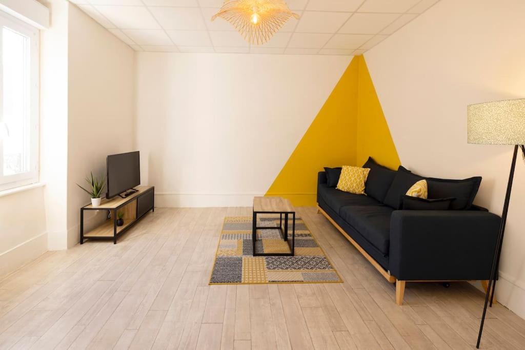 Le Cosy C - T2 Tout Equipe - Centre-Ville Gare Montluçon المظهر الخارجي الصورة